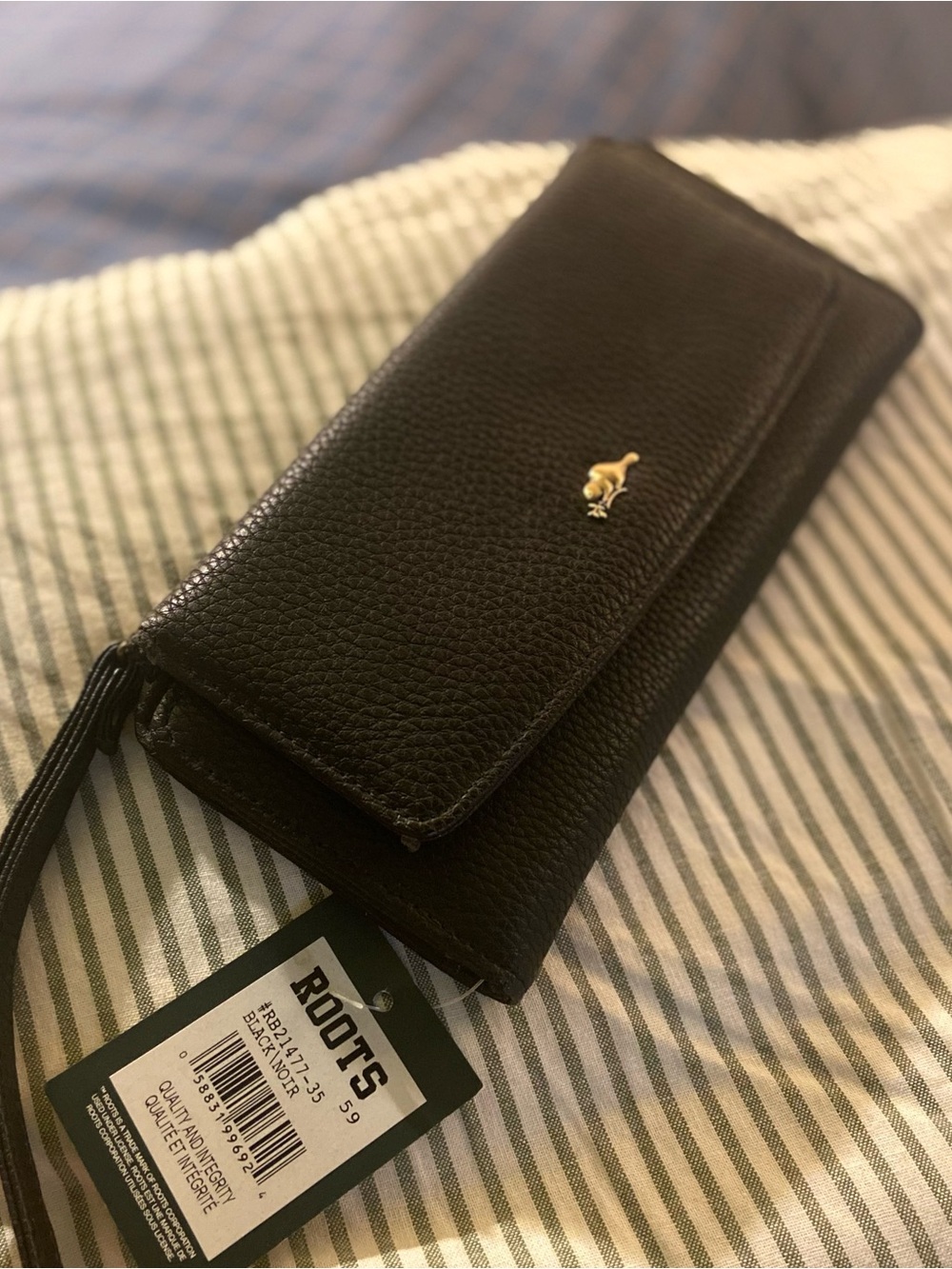ROOTS clutch Leather Wallet with Gold accents